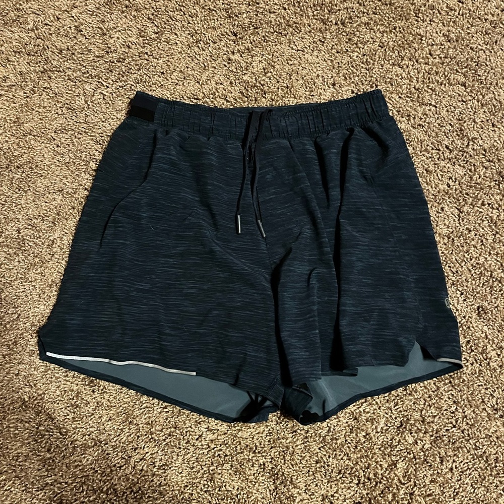 NAVY 5 in Lululemon men’s shorts